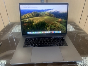 美品 Apple MacBook Pro Retina A1990 2018 モデル Core i7 2.2GHz/15.4インチ/Win10 Pro/16GB/PCI SSD 256GB/Touch Bar