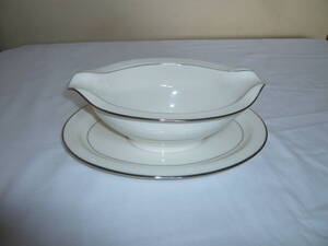 **　Noritake Ivory china　１点　**