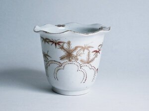 古伊万里　白磁　金彩色絵　花に松竹　雪輪　輪花向付　NO.E3-1574