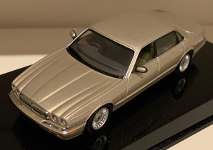 Ж 絶版! オートアート 1/43 ジャガー X308 XJ8 金 Gold ケース保管! Ж AUTOart JAGUAR Daimler デイムラー XJ12 XJ6 XJR X300 X350