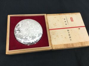 D186-60　銀製・SILVER刻印　手鏡・コンパクトミラー　総重量94.0g ファンデーションケース 　NACON ナコン　桐箱　記念品