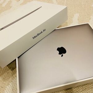 Apple Macbook Air Retina touch ID モデル 13インチ A1932 スペースグレイ ノートパソコン Core i5 充電回数少ないです！