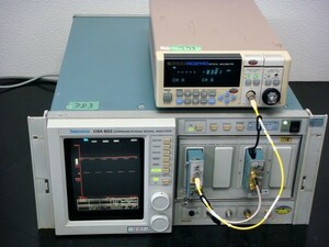 【正常動作品】Tektronix CSA803 デジタル・オシロスコープ メインフレーム