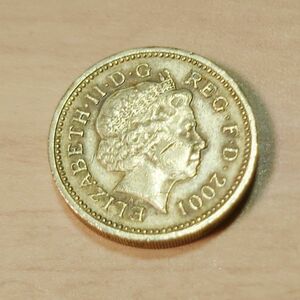 イギリス 2001年 レアコイン ケルト十字 　特別デザイン　記念コイン