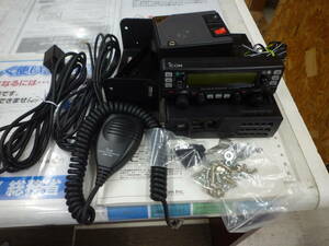 アイコム ICOM IC-2720D 144/430MHZ帯50W/35W機 新スプリアス適合機 付属品付 中古品 美品