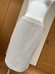 ARMANI collezioniライトグレー系ツイードタイトスカート40(M相当)美品　アルマーニ コレツィオーニ