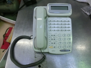 富士通の電話　　工事の残り電話　予備のビジネス電話です　D-station　32PB2