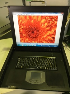 富士通 RC25/PG-R4DP1　ラックコンソール（ 17インチSXGA TFT カラーLCD）動作OK/液晶OK/ドット欠け無　１