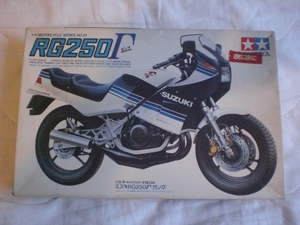 SUZUKI スズキ RG 250 ガンマ GJ21A 1型 初期型 田宮 TAMIYA タミヤ 模型 プラモデル 青 白 ブルー ホワイト blue white 未組み立て