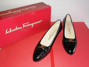 正 規 品 未 使 用 ！　Salvatore Ferragamo　サフェラガモ フェラガモ パンプス 　　　22820218