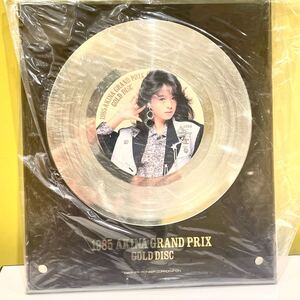 中森明菜 1985 AKINA GRAND PRIX GOLD DISC 非売品 ゴールドディスク 日本レコード大賞 記念品 コレクション レトロ中森明菜 [2024127]