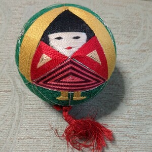 女の子 手まり 約9cm 手鞠 手毬：和風・レトロ・飾り物・和柄・刺繍・手作り