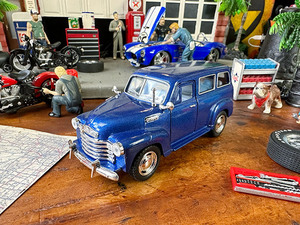 1950年シボレー　サバーバン　ダイキャストミニカー　1/36スケール　（ブルー）