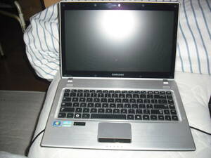 SAMSUNG NP-Q460　OS無し（Windows7コアシール有） 　Intel Core i3-2350M 2.3GHz　4GB 500GB　14型　ブラック／シルバー系　◇p1279◇