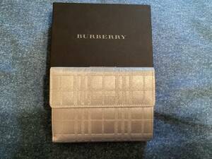 新品未使用★BURBERRY・バーバリー財布★牛革★三つ折り★シルバー色