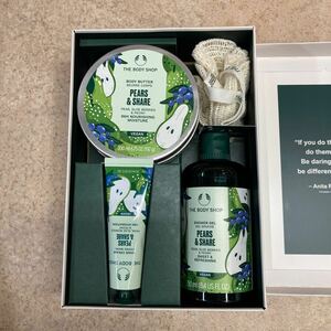 M1Y △043未使用品【THE BODY SHOP ザボディーショップ】PEARS&HARE ホリデー ボディケアセット 参考価格6,500円