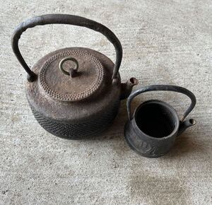  鉄瓶 茶道具 南部鉄器 急須 煎茶道具 茶器 鉄器 南部鉄瓶 工芸品　コレクション　当時物　アンティーク　骨董品　作　名　2つ