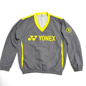 美品！YONEX ヨネックス 裏メッシュ ピステジャケット バドミントン Vネック プルオーバー オールシーズン グレー×黄色 メンズ SS(XS)