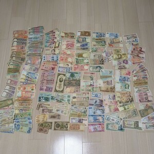 【約241g】世界の紙幣まとめて　※インド、ベトナム、フィリピン、中国、インドネシア、韓国、カンボジア他、大量