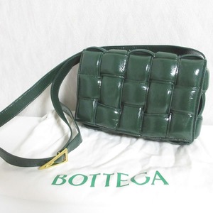 美品 BOTTEGA VENETA ボッテガヴェネタ パデッド カセット イントレチャート レザー ショルダーバッグ グリーン×ゴールド金具