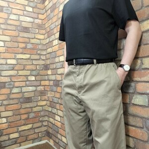 CP1-007【DOCKERS】オーバーサイズ 刺繍ロゴ ノータック チノパンツ【W36 メンズ XL】【モデル175cm】ベージュ アメカジ ゴルフ USA直輸入