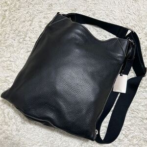 美品 フルラ FURLA メンズ ビジネス ショルダーバッグ ボディバッグ サコッシュ ハンド 2way 斜め掛け マチ拡張可 シボ革 レザー ブラック