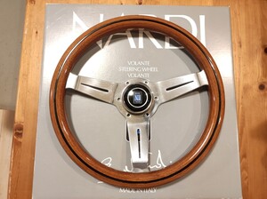 美品 小径 ナルディ NARDI クラシック ウッド ステアリング 33パイ ホーンボタン ポリッシュ　ヴィンテージ