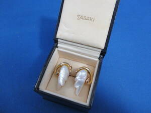  TASAKI 金メッキ 白蝶貝 イヤリング 羽モチーフ 田崎真珠 ゴールド メッキ アクセサリー パール 天使の羽 「＃2424」