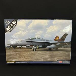 BEg253R 120 未組立 アカデミー 1/32 USMC F/A-18D ホーネット VMFA(AW)-242 BATS バッツ プラモデル 戦闘機