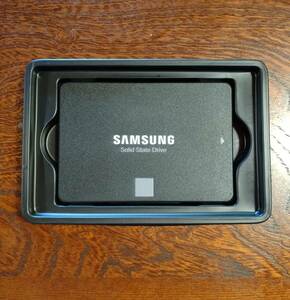 新品・未使用品 SAMSUNG 870 EVO 250GB SSD 1円～