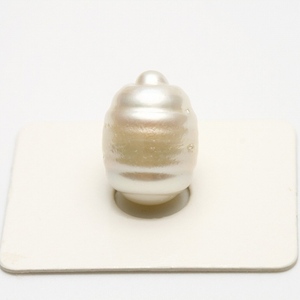 南洋白蝶真珠パールルース　17×12mm　ホワイトカラー
