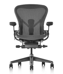 未使用品 新品 新型 Herman Miller ハーマンミラー　アーロンチェア リマスタード サテンカーボン フル装備 Bサイズ 原価29.4万