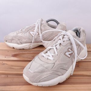 z7108【WX452RM】ニューバランス US10 27.0cm/灰 グレー クリーム系 newbalance レディース スニーカー 中古