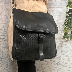 『美品 大容量』BOTTEGA VENETA ボッテガヴェネタ ショルダーバッグ イントレチャート A4収納可能 ビジネス クロスボディ メンズ ブラック 