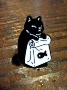 ピンバッチ　黒猫　ごはん　おさかな　猫好き　ネコマニア　愛猫家　ピンバッジ