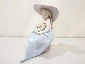 【美品】LLADRO リヤドロ「花の香りにつつまれて」フィギュリン/陶器人形/約22×16×12cm/重量約950g/lladro/西洋陶器/置物/01YZ061302-6