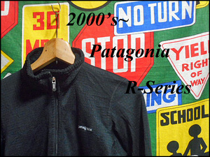 ★XS相当のサイズ感の方におすすめな1着★Made in COLOMBIA製コロンビア製PatagoniaパタゴニアRシリーズアウトドアジャケット黒色ブラック