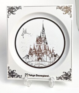 東京ディズニーランド 1983年　記念　プレート 絵皿 シンデレラ城金彩(色抜けあり) 横約 18.5 cm×縦約21.3cm×高さ約 2cm　箱無し　②