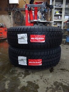 235/65R18　106Q　ブリヂストン　BLIZZAK　DM-V3　新品スタッドレス　２本　