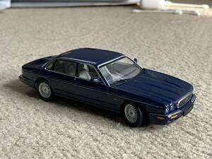 稀少色 AUTOart オートアート 1/43 JAGUAR ジャガー X308 XJ8 青 Blue Daimler デイムラー XJR XJ12 XJ6 ジャグワー ジャギュワー