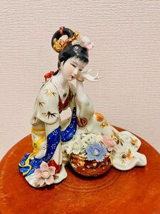 【自宅保管品】中国陶器/芸者/高さ約20cm/人形 女性像/インテリア/美品/芸術/中国美術/オブジェ フィギュリン/陶器人形/古美術/色絵金彩/