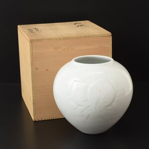 ◎491895 美品 出石焼 永澤永山造 陽刻果実彫 白磁 花瓶 共箱 煎茶道具茶道具華道具