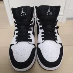 NIKE AIR JORDAN 1 MID "WHITE BLACK"