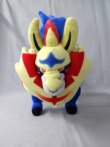 ポケモンセンター限定　ザマゼンタ　ぬいぐるみ　全長：約35cm　幅：約17cm　高さ：約26.5cm　たてのおう　ポケットモンスター