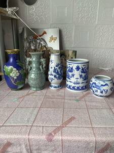 中国陶器 花瓶 八宝など　官窯　おまとめ 5点　飾り物在銘染付 花器 華道具 壺 花入 