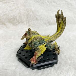 美品 モンスターハンター スタンダードモデル ヌシ ジンオウガ フィギュア monsterhunter モンハン capcom