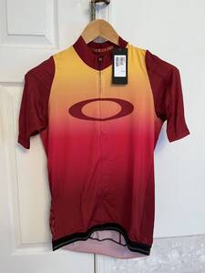 【新品未使用・送料無料】オークリー（OAKLEY） AERO JERSEY Lサイズ 434359（Men