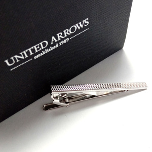 【uat645】UNITED ARROWS ユナイテッドアローズ ネクタイピン タイバー　シルバー　スリムタイプ　細身　ピラミッズ