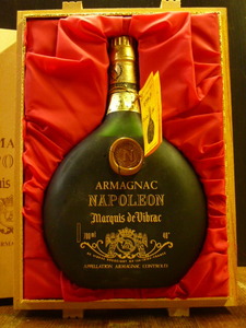 特級「Marquis de Vibrac」 NAPOLEON ARMAGNAC マルキ・ドゥ・ヴィブラック 木箱 外箱 700ml 40° 20年～30年原酒使用 Vibrac・N-0421-A