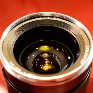 【防湿庫保管品】Carl Zeiss (カールツァイス) Distagon T* 35mm F1.4 ZE（キヤノンEF用）【主観で良品】ただし1カ所目立つ傷あり